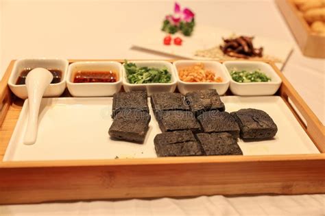  Changsha Stinky Tofu: Can This Aromatic Delight Conquer Your Taste Buds?