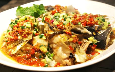  Steamed Fish Head with Chopped Chilies and Pickled Mustard Greens: An Explosion of Savory Flavors Meets Refreshing Tang!